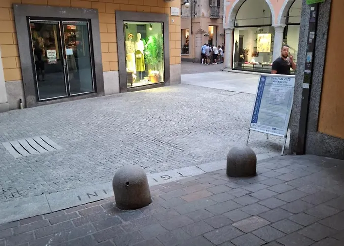 Mariel Verbania Centro * 인트라